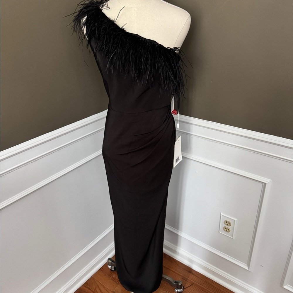 Mac Duggal Black Feathered One Shoulder Dress. Sizes 4. NWT. - Picture 2 of 5